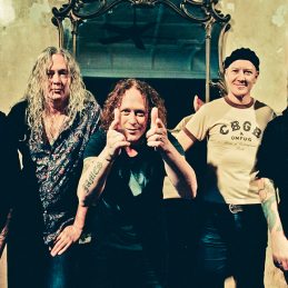 Screaming Jets, Entertainment